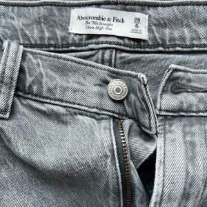 Abercrombie The 90s Straight Ultra High Rise Size 28 Long